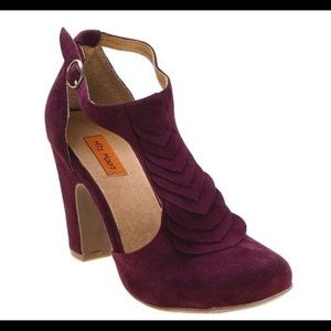 Miz Mooz Solo Burgundy Suede T-Strap Pumps
